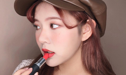 MAC Powder Kiss 'hot hit' mới toanh: Cận cảnh chất son và những gam màu đẹp nhất chị em nên biết