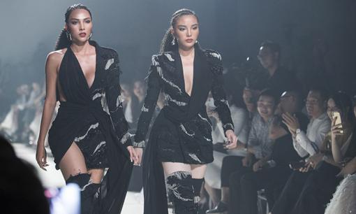 Minh Triệu - Kỳ Duyên sánh đôi làm vedette cực ngầu trong show diễn của Lê Thanh Hòa