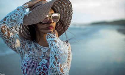 Tiêu Châu Như Quỳnh 'rắc thính' với loạt hình táo bạo trong ngày Cá tháng 4