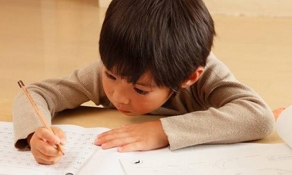 Trẻ rất thông minh nhưng không tập trung, làm thế nào để rèn luyện sự tập trung cho bé?