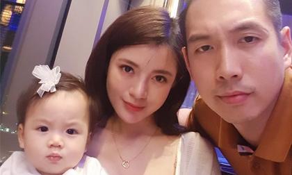 Hot girl Tú Linh MU kỷ niệm 2 năm ngày cưới nhưng hình ảnh của con gái mới là điều gây chú ý 