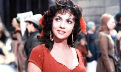 Vẻ đẹp say đắm của mỹ nhân 'Thằng gù Nhà thờ Đức Bà Paris' bản kinh điển