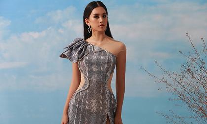  Hoa hậu Tiểu Vy diện váy họa tiết da rắn xẻ đùi cao tít tắp