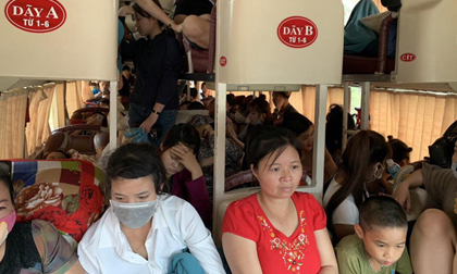 Kỷ lục nhồi nhét dịp lễ 30/4: Xe 45 chỗ chở 104 người