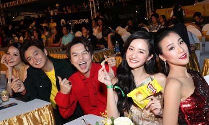 Khoảnh khắc vàng hiếm hoi của showbiz Việt