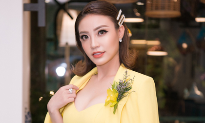 Á hậu Lý San Nghi diện váy cực chất dự khai trương nhà hàng doanh nhân An Nam Hoàng