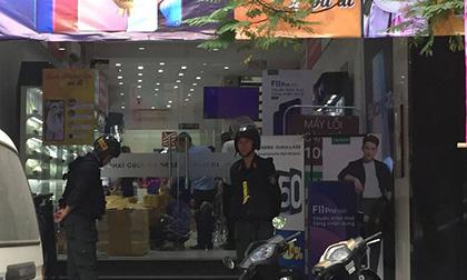 Công an đang khám xét chuỗi hệ thống cửa hàng điện thoại Nhật Cường Mobile