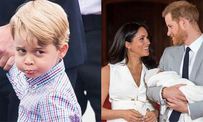 Hoàng tử bé George 'không hài lòng' với cái tên tưởng-dài-mà-ngắn của em họ mới sinh