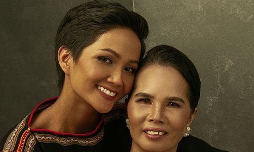 Nhân ngày của mẹ, H'Hen Niê công bố bộ ảnh chụp cùng đấng sinh thành dù 'ém hàng' đã lâu