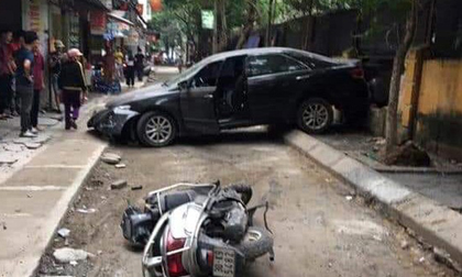 Hé lộ danh tính chủ nhân chiếc xe Camry đi lùi tông chết người phụ nữ trung niên đi xe máy
