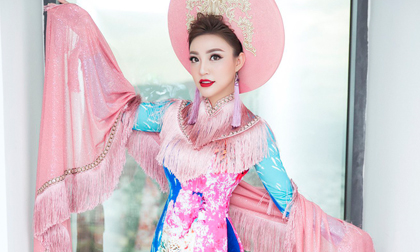 Á hậu Lý San Nghi mang sắc hoa rực rỡ đến với Festival biển Nha Trang