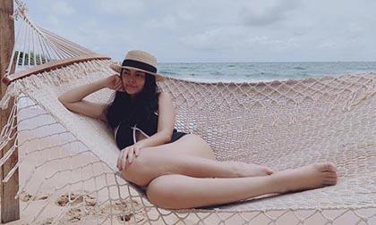 Phạm Quỳnh Anh khoe dáng nóng bỏng với loạt ảnh áo tắm sexy