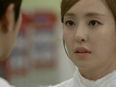 Lên sân thượng phơi đồ, vô tình thấy chồng và em dâu cãi nhau nảy lửa, tôi chết điếng khi phát hiện bí mật động trời