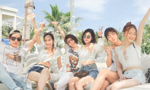 Bạn gái Dương Khắc Linh tổ chức tiệc độc thân trước ngày cưới