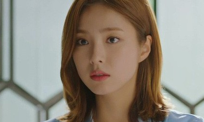 Lần đầu tiên đến nhà bạn trai chơi, em gái của người yêu nhìn thẳng mặt tôi hỏi: 'Chị phẫu thuật thẩm mỹ ở chỗ nào vậy?'