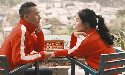 MC Hoàng Linh cùng bạn trai diện áo đôi trong loạt ảnh tình tứ tại Đà Lạt