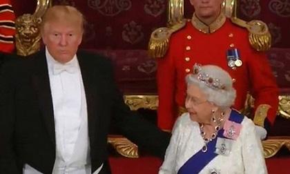 Tổng thống Trump phá vỡ nghi thức Hoàng gia khi gặp Nữ hoàng Anh
