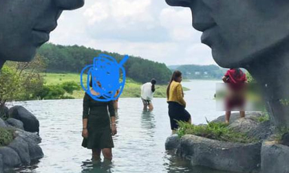 Cư dân mạng lại phẫn nộ trước cảnh cô gái cởi quần “phóng uế” ở hồ Vô Cực