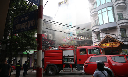 Cháy khách sạn trong phố cổ, du khách hoảng loạn tìm cách thoát thân