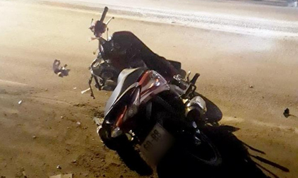 Xe tải cán chết bé 6 tuổi rồi bỏ chạy, mẹ ôm thi thể con gào thét trong ngây dại