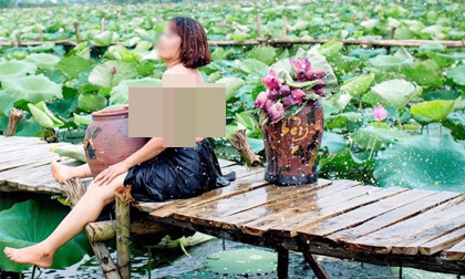 Không chịu thua chị kém em, quý bà cởi trần ôm chum ở hồ sen khiến dân mạng hốt hoảng