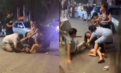 Vợ và con gái xông vào túm tóc, đánh ghen bồ nhí, phản ứng của người chồng gây bất ngờ
