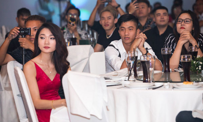 Cùng dự đám cưới Cris Phan nhưng Văn Đức và Ngọc Nữ lại 'ngó lơ' nhau rộ nghi án chia tay