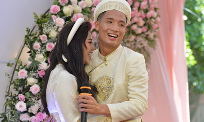 Bùi Tiến Dũng hát 'Nắm lấy tay anh' cực ngọt dành tặng vợ trong lễ ăn hỏi