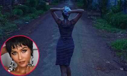 Nếu thiếu ý tưởng chụp hình, hãy học hỏi ngay tư thế 'đẹp-độc-lạ' và không đụng hàng của Hoa hậu H'Hen Niê