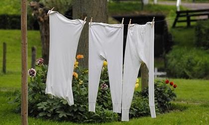 Những cách làm trắng quần áo bị ố vàng mà không cần đến hóa chất
