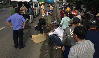 Ngã lăn vào làn ô tô, phượt thủ bị xe bồn cán chết thương tâm