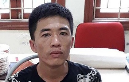 Ngáo đá bắt bạn gái làm con tin, nã súng vào cảnh sát ở Hà Nội