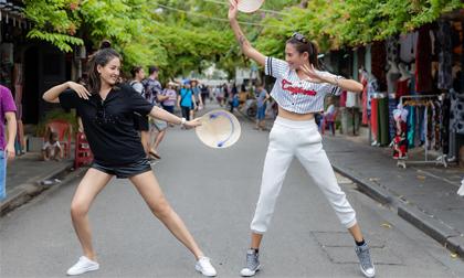 Loạt ảnh cực 'bá đạo' của Hoa hậu Mai Phương Thúy và siêu mẫu Võ Hoàng Yến ở Hội An