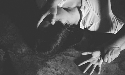 Sản phụ 18 tuổi vừa sinh con bị 'yêu râu xanh' hiếp dâm