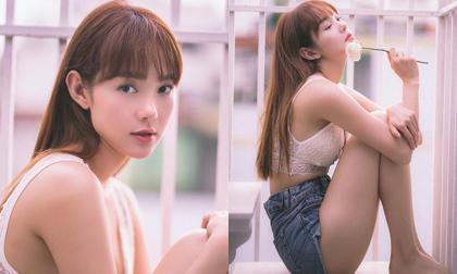 Minh Hằng cắt tóc mái ngố, diện đồ gợi cảm khoe 'thanh xuân rực rỡ', được khen nhan sắc ở tuổi 32