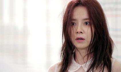 Tỉnh dậy thấy người nằm cạnh không phải chồng mình, tôi sợ thất kinh muốn hét lên thì bị bịt miệng: 'Ho he là chết!'