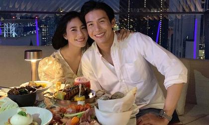 Bà xã hơn 3 tuổi của 'dượng Chat' đã xinh còn mặc siêu đẹp, tiết lộ chuyện chăn gối với chồng