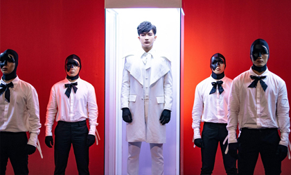 Dược sĩ Tiến lấn sân showbiz bằng MV 'Không cần đâu'