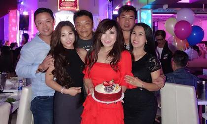 Định không tổ chức rình rang nhưng ca sĩ Trizzie Phương Trinh vẫn được bạn bè mừng sinh nhật sớm