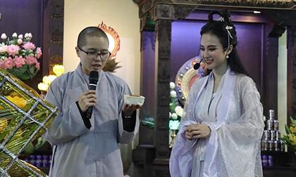 Angela Phương Trinh hoá chị Hằng đẹp thanh thoát tại tu viện