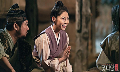 'Biệt đội hoa hòe': Chuyện thật như đùa, vua sai đi tìm vợ lại yêu luôn vợ tương lai của vua