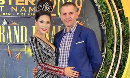 Hoa khôi Hương Hoàng được chồng Pháp hộ tống đi ngắm trai đẹp 