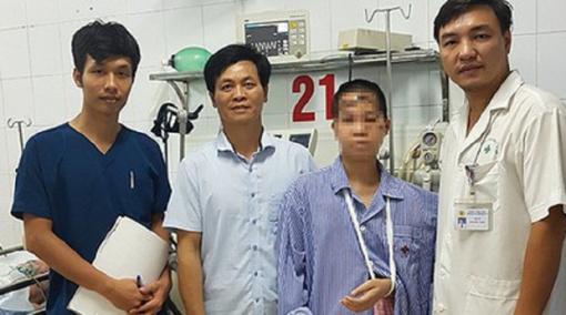 Nạn nhân sống sót trong vụ anh sát hại cả gia đình em trai khóc từ đầu làng đến tận nhà khi nghe tin con gái và bố mẹ chồng đã mất