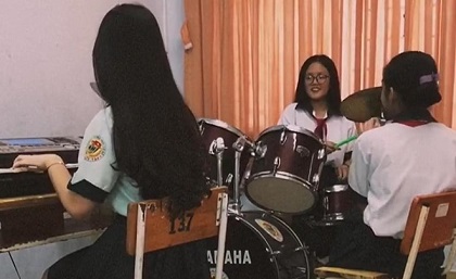 3 nữ sinh hòa tấu nhạc phim Doraemon với 3 nhạc cụ khiến dân mạng thích thú