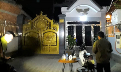 Gã đàn ông đâm chết vợ trước sự la hét, cầu cứu của 3 đứa con nhỏ