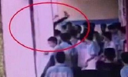 Ám ảnh nam sinh ném bạn học từ tầng 4 xuống đất