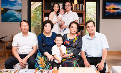 Ngọc Thạch đăng ảnh gia đình, khoe khoảnh khắc hiếm 2 bên thông gia chung khung hình