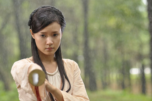 Midu luyện kiếm giữa rừng
