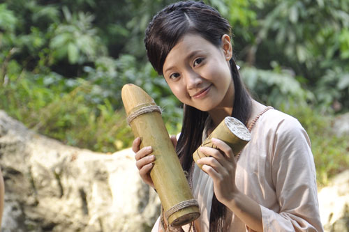 Midu luyện kiếm giữa rừng