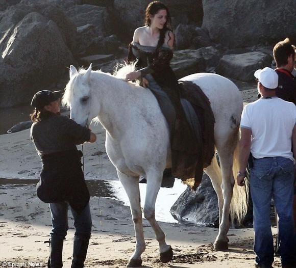 sexy,Kristen Stewart,Chiếc áo nịt ngực